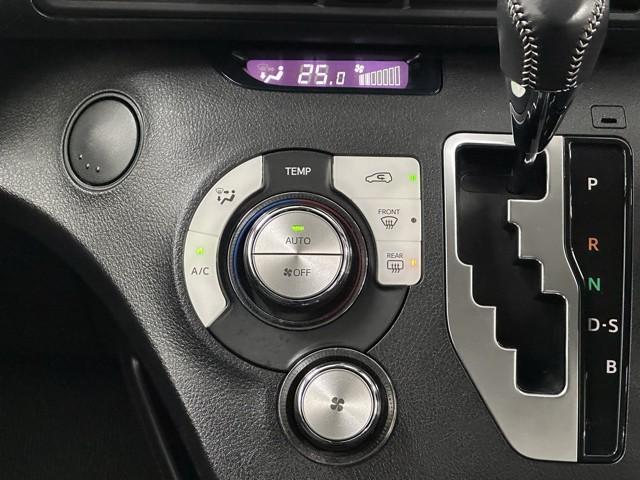 シエンタ Ｇ　セーフティーエディションＩＩ　プリクラッシュ　盗難防止システム　ウォークスルー　オートエアコン　横滑り防止装置　両側Ｐドア　地デジＴＶ　ＡＢＳ　ＥＴＣ車載器　キーレスエントリー　メモリ－ナビ　ＬＥＤヘッド　ＤＶＤ　ＰＳ　３列シート（10枚目）