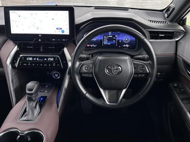 ハリアー Ｚ　イモビライザー　横滑り防止機能　整備記録簿　助手席エアバッグ　アルミホイール　クルコン　ナビテレビ　ドラレコ付き　スマートキ－　エアコン　キーレス　サイドエアバッグ　ＡＢＳ　メディアプレイヤー接続（4枚目）