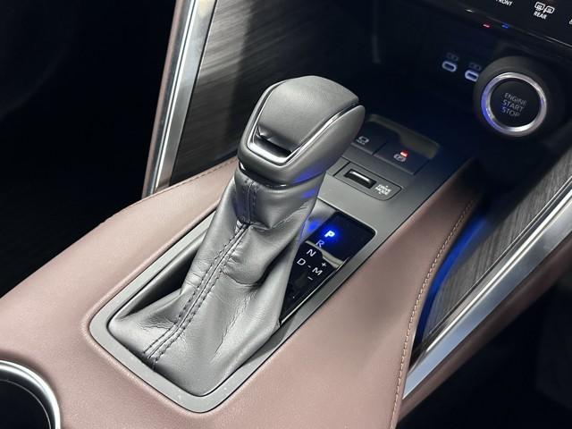 ハリアー Ｚ　イモビライザー　横滑り防止機能　整備記録簿　助手席エアバッグ　アルミホイール　クルコン　ナビテレビ　ドラレコ付き　スマートキ－　エアコン　キーレス　サイドエアバッグ　ＡＢＳ　メディアプレイヤー接続（10枚目）