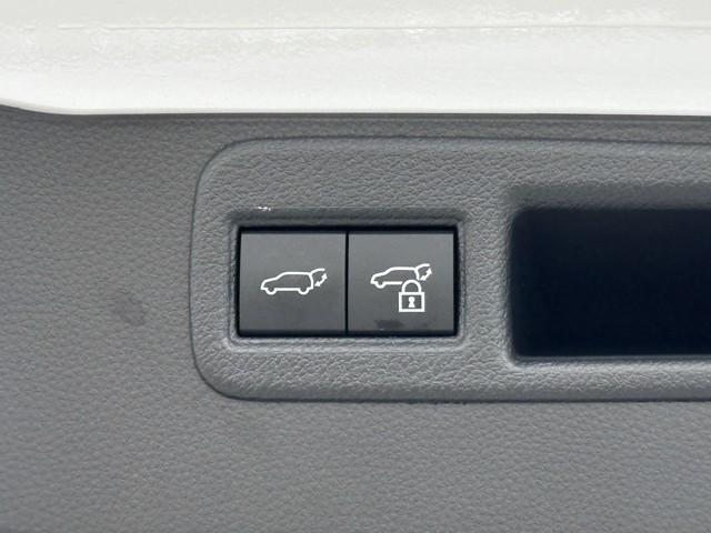 ハリアー Ｚ　イモビライザー　横滑り防止機能　整備記録簿　助手席エアバッグ　アルミホイール　クルコン　ナビテレビ　ドラレコ付き　スマートキ－　エアコン　キーレス　サイドエアバッグ　ＡＢＳ　メディアプレイヤー接続（18枚目）