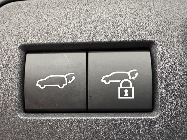 �d�����o�b�N�h�A�ł��B�@�ו����������܂܂ł��{�^����Ŏ����I�ɊJ���߂ł���̂ŕ֗��ł���B�@���ݍ��ݖh�~�@�\���t���Ă��܂��̂ł��q�l�̎��ו������ݍ��ނ̂�h���ł���܂���B