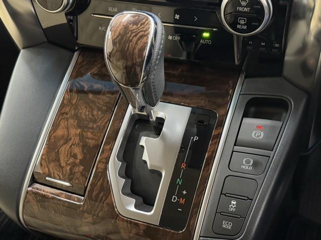 アルファード ２．５Ｘ　フルフラットシート　Ｂカメ　盗難防止システム　オートクルーズ　サイドエアバッグ　メモリナビ　ダブルエアコン　ＬＥＤヘッドライト　ナビ　ＥＳＣ　ＥＴＣ車載器　アルミ　スマートキー　キーフリー　エアバック（11枚目）