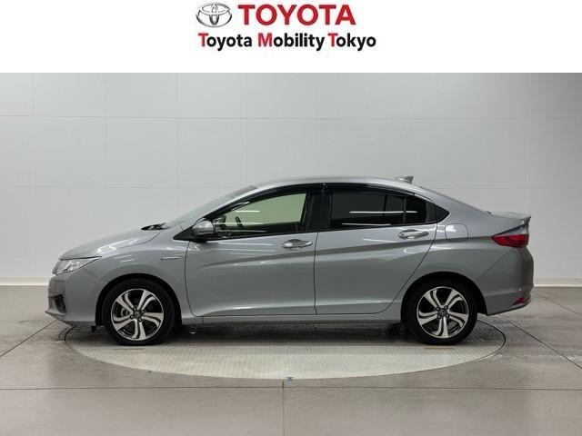 グレイス ハイブリッドEX ESC アルミ Bカメ DVD ETC車載器 サイドエアバック オートエアコン 助手席エアバッグ オートクルーズコントロール iストップ パワーステアリング キーレス メモリーナビ LEDヘッドライト(3枚目)