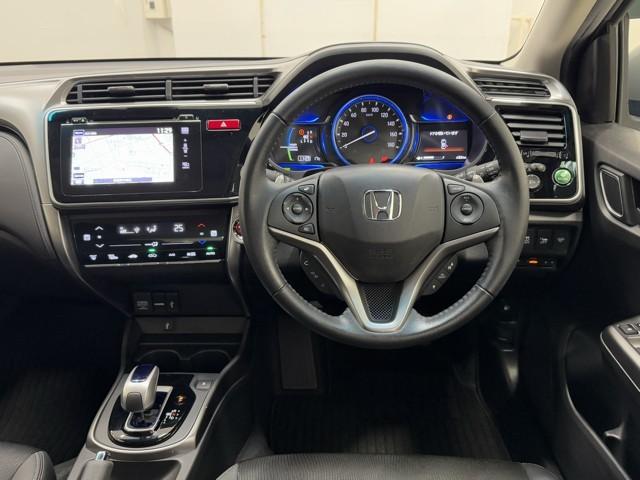 グレイス ハイブリッドEX ESC アルミ Bカメ DVD ETC車載器 サイドエアバック オートエアコン 助手席エアバッグ オートクルーズコントロール iストップ パワーステアリング キーレス メモリーナビ LEDヘッドライト(4枚目)