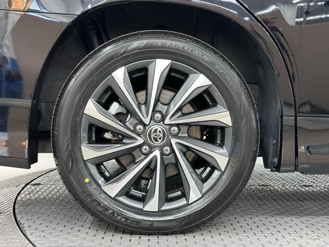 �A���~�z�C�[���ł��B�@�H�ʂɗ͂�`����z�C�[�������͓��ɖڗ����܂���ˁB�@�z�C�[���ЂƂŎԂ̃C���[�W���傫���ς��܂��ˁB