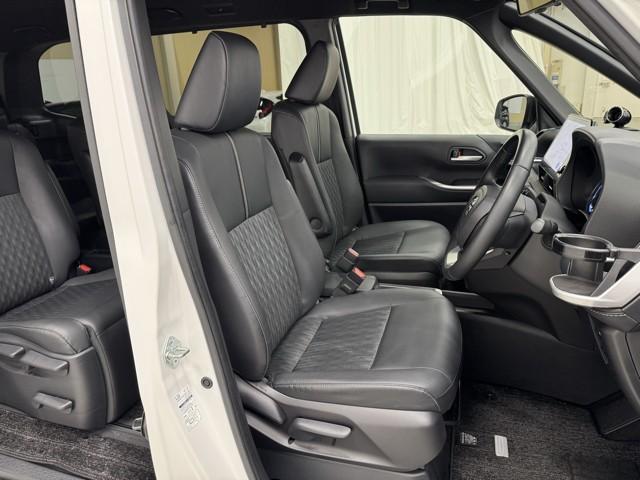 ノア ハイブリッドＳ－Ｚ　試乗車　Ｒカメラ　ダブルエアコン　スマートキ－　ＬＥＤヘッドライト　クルコン　横滑り防止機能　３列シート　ミュージックプレイヤー接続可　メモリーナビ　ＥＴＣ　エアバッグ　ＡＢＳ　キーレス　パワステ（16枚目）