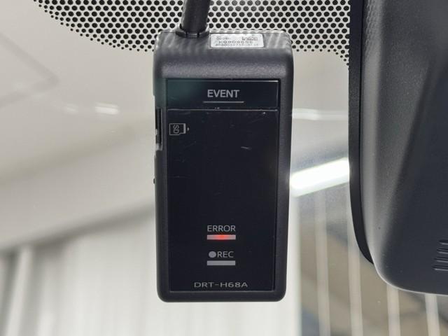 アクア Ｓスタイルブラック　キーレススタート　ＤＶＤ再生可能　Ａストップ　デュアルエアバッグ　ＶＳＡ　記録簿有　バックアイカメラ　スマートキ－　ドライブレコーダ　ナビＴＶ　イモビ　メディアプレイヤー接続　フルセグＴＶ　ＡＢＳ（8枚目）