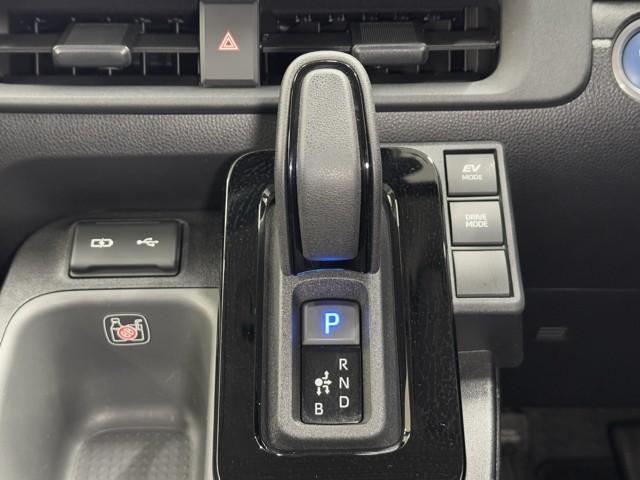 シエンタ ハイブリッドＺ　衝突軽減ブレーキシステム　スマートキーＰスタート　地上デジタル　ＡＣ１００　ＥＳＣ　オートクルーズ　テレビ　イモビ　ＥＴＣ付き　ＬＥＤライト　パワーウィンドウ　ＡＡＣ　ＷＳＲＳ　エアバッグ　キーフリー（11枚目）