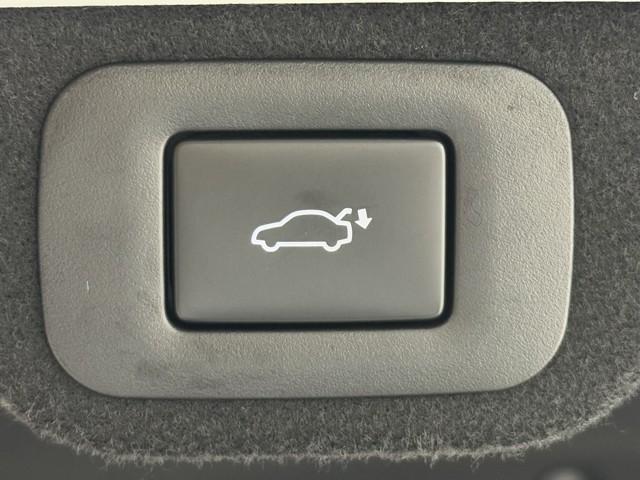 クラウン Ｚ　自動追従　本革シート　フルセグＴＶ　ＬＥＤ　オートエアコン　アイドリングストップ　パワーシート　Ｗエアコン　アルミホイール　スマートキー　ドライブレコーダー　メモリーナビ　盗難防止装置　ＡＢＳ　Ｂカメ（18枚目）