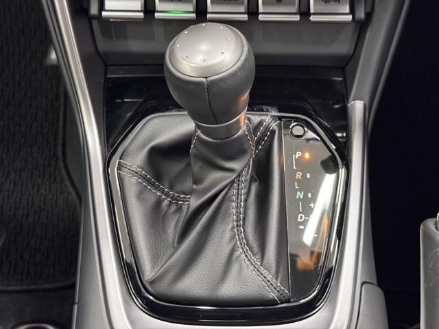 �e���݂₷���V�t�g�ł��B�@�⓹��M���̑������{�ł͑��삪�ȒP�ł����ł��B�@�V�t�g�`�F���W���₷�����ɍl�����Ĕz�u����Ă���̂ő��삵�Ղ��ł���B