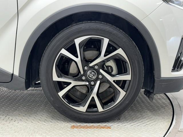 �A���~�z�C�[���ł��B�@�H�ʂɗ͂�`����z�C�[�������͓��ɖڗ����܂���ˁB�@�z�C�[���ЂƂŎԂ̃C���[�W���傫���ς��܂��ˁB