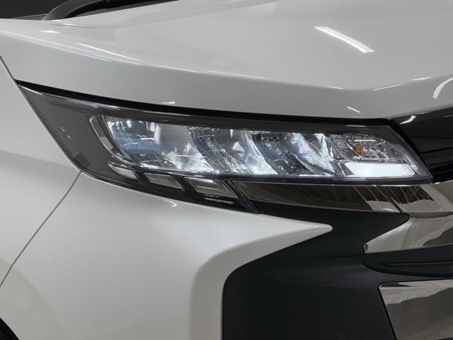 ���邢���C�g���铹�𖾂邭�Ƃ炵�Ă���܂��B�@�^�]�����ŁA���H�󋵂������ɑ����F���ł��邩�d�v�ȃ|�C���g�ł��B�@���F�����Â��������邭�Ƃ炵�Ă���܂���B