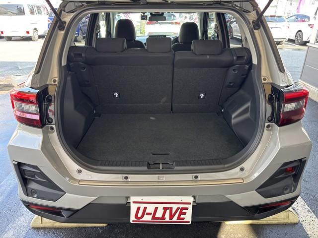 �ƂĂ��L�X�A�傫�ȊJ�����̉׎��X�y�[�X�ł��ˁB�@�J�����L�X������A�傫�ȉו����y�X���[�o�����Ⴂ�܂��ˁB�@�ו��X�y�[�X�͍L���ق��������ł���ˁB