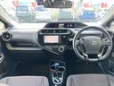 シックな色使いの運転席周りですね。すっきりとしたデザインで上品な色使いです。居心地の良い運転席、長く座ってられるリラックスできるデザインがいいですね。