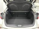 とても広々、大きな開口部の荷室スペースですね。　開口部広々だから、大きな荷物も楽々収納出来ちゃいますね。　荷物スペースは広いほうがいいですよね。