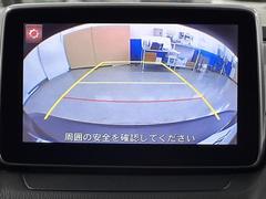 バックモニター付なので後退時に後方が見えるので安心。　車は構造上、死角がたくさんなので万が一を考えると必須ですね。　あくまで補助の為の装備、バックは目視で確認する事が重要ですよ。 6