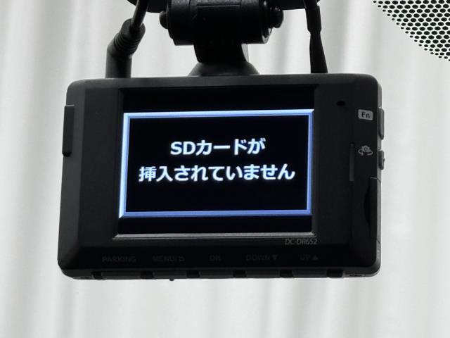 カローラクロス ハイブリッド　Ｚ　３０２００キロ　ＳＤナビ　フルセグ　Ｂｌｕｅｔｏｏｔｈ　　バックモニター　前後ドラレコ　ＥＴＣ２．０　パワーシート　シートヒーター　アルミホイール　衝突被害軽減ブレーキ　誤発進抑制装置　ワンオーナー（9枚目）