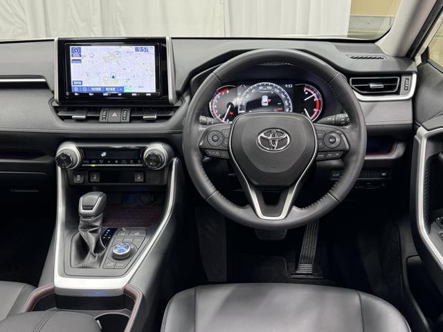 ＲＡＶ４ Ｇ　Ｚパッケージ　４ＷＤ　９インチナビ　フルセグ　バックモニター　前後ドラレコ　ＥＴＣ２．０　スマートキー　ＬＥＤヘッドランプ　アルミホイール　サンルーフ　合成皮革シート　シートヒーター　スペアタイヤ　ワンオーナー（4枚目）