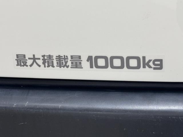 ハイエースバン ロングジャストローＤＸ　盗難防止システム　横滑り防止装置　パワステ　前席パワーウィンドウ　運転席エアバック　ＡＢＳ付　点検記録簿　ＡＵＸ端子　エアコン　キーレスキー　メモリーナビ　衝突被害軽減システム　ＥＴＣ　ナビ　ドラレコ（16枚目）