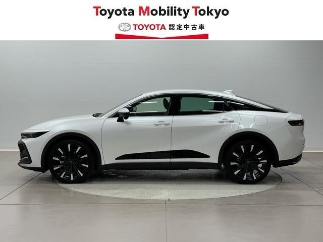 クラウンクロスオーバー ＲＳアドバンスド　衝突軽減装置　ドライブレコーダ　スマートキ－　オートクルーズコントロール　バックモニター　ＡＣ１００Ｖ電源　ＰＷシート　フルセグＴＶ　イモビライザー　ＬＥＤヘッドライト　レザーシート　アルミホイール（3枚目）