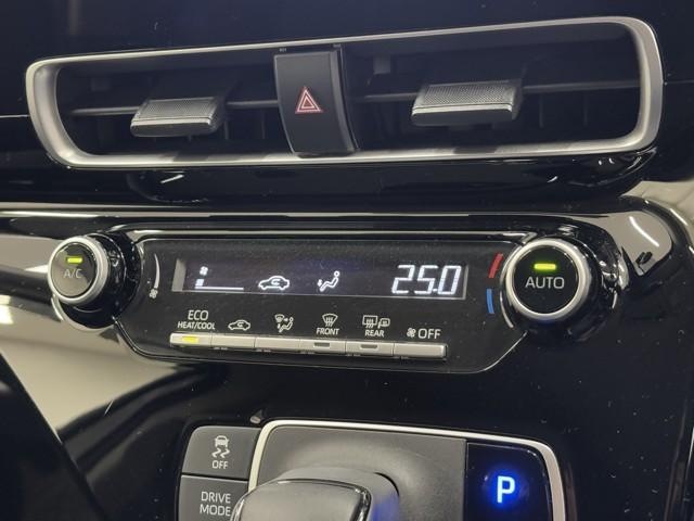 アクア Ｘ　踏み間違い防止　１００Ｖ　イモビ　ドライブレコーダー　ナビ　点検記録簿　ＬＥＤヘッドライト　スマートキー　横滑り防止機能　キーレスエントリー　オートクルーズ　オートエアコン　ＥＴＣ　カーテンエアバッグ（9枚目）