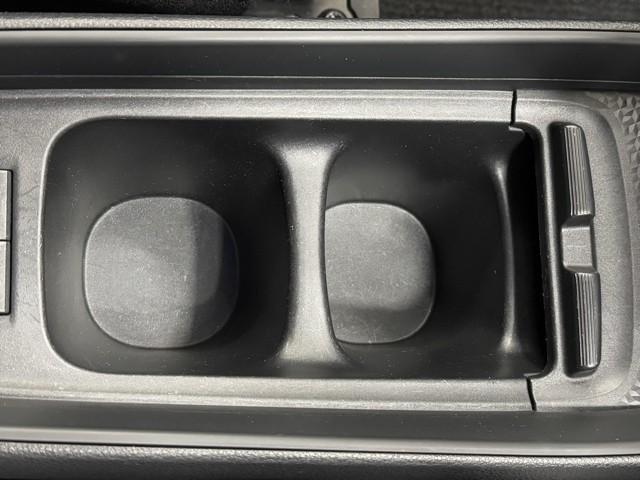 アクア Ｘ　踏み間違い防止　１００Ｖ　イモビ　ドライブレコーダー　ナビ　点検記録簿　ＬＥＤヘッドライト　スマートキー　横滑り防止機能　キーレスエントリー　オートクルーズ　オートエアコン　ＥＴＣ　カーテンエアバッグ（10枚目）