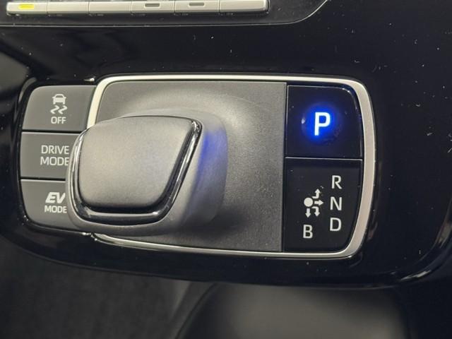 アクア Ｘ　踏み間違い防止　１００Ｖ　イモビ　ドライブレコーダー　ナビ　点検記録簿　ＬＥＤヘッドライト　スマートキー　横滑り防止機能　キーレスエントリー　オートクルーズ　オートエアコン　ＥＴＣ　カーテンエアバッグ（12枚目）