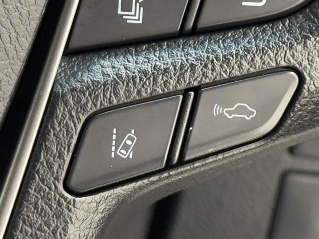 アルファード ２．５Ｓ　両側電動パワースライドドア　地上デジタル　Ｗエアコン　アイドリングストップ　フルオートエアコン　盗難防止システム　横滑り防止　ＡＷ　クルーズＣ　ナビ＆ＴＶ　パワーステアリング　メモリナビ　点検記録簿（11枚目）