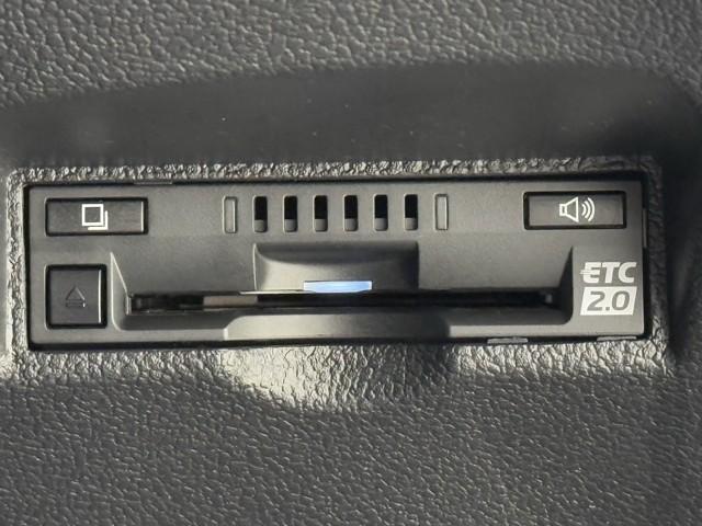 プリウス Ｓツーリングセレクション　エアバック　Ｂモニ　アイスト　定期点検記録簿　ＬＥＤヘッド　イモビ　オートクルーズ　横滑り防止　サイドエアバック　ドラレコ付き　ＥＴＣ　スマートキー　メモリ－ナビ　助手席エアバック　ナビＴＶ　ＡＢＳ（7枚目）