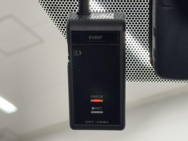 プリウス Ｓツーリングセレクション　エアバック　Ｂモニ　アイスト　定期点検記録簿　ＬＥＤヘッド　イモビ　オートクルーズ　横滑り防止　サイドエアバック　ドラレコ付き　ＥＴＣ　スマートキー　メモリ－ナビ　助手席エアバック　ナビＴＶ　ＡＢＳ（10枚目）