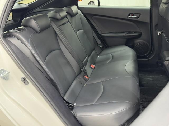 プリウス Ｓツーリングセレクション　エアバック　Ｂモニ　アイスト　定期点検記録簿　ＬＥＤヘッド　イモビ　オートクルーズ　横滑り防止　サイドエアバック　ドラレコ付き　ＥＴＣ　スマートキー　メモリ－ナビ　助手席エアバック　ナビＴＶ　ＡＢＳ（17枚目）