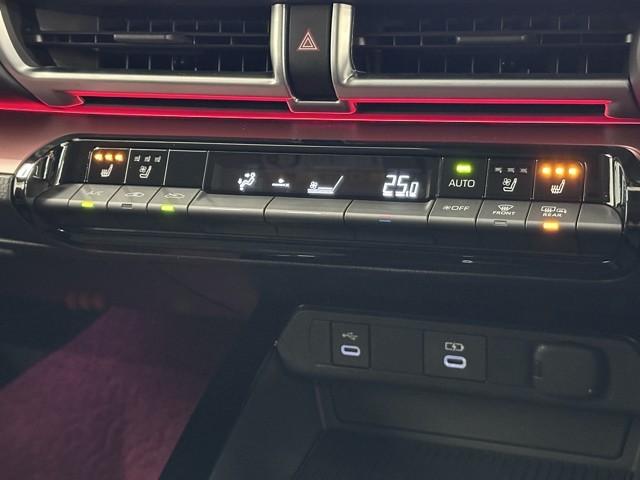 プリウス Ｚ　リアカメラ　プリクラッシュ　ＰＷシート　１オーナ　エアロ　メモリナビ　ＡＣ１００Ｖ電源　ＬＥＤランプ　ナビ・ＴＶ　オートクルーズ　アルミホイール　ドライブレコーダ　ＡＣ　運転席エアバッグ　ＥＴＣ付（9枚目）