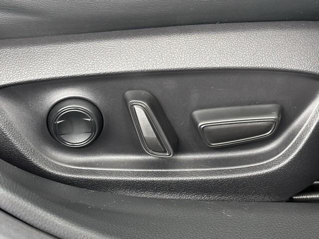 プリウス Ｚ　リアカメラ　プリクラッシュ　ＰＷシート　１オーナ　エアロ　メモリナビ　ＡＣ１００Ｖ電源　ＬＥＤランプ　ナビ・ＴＶ　オートクルーズ　アルミホイール　ドライブレコーダ　ＡＣ　運転席エアバッグ　ＥＴＣ付（14枚目）