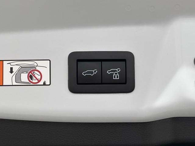 プリウス Ｚ　リアカメラ　プリクラッシュ　ＰＷシート　１オーナ　エアロ　メモリナビ　ＡＣ１００Ｖ電源　ＬＥＤランプ　ナビ・ＴＶ　オートクルーズ　アルミホイール　ドライブレコーダ　ＡＣ　運転席エアバッグ　ＥＴＣ付（18枚目）