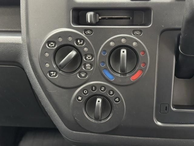 タウンエースバン ＧＬ　プリクラッシュ　ＬＥＤランプ　助手席エアバック　パワーウィンド　リモコンキー　アイストップ　メモリナビ　ナビＴＶ　イモビライザー　パワーステアリング　フルセグテレビ　バックカメラ　エアバック　ＥＴＣ（10枚目）