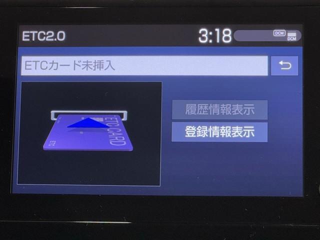 カローラツーリング ハイブリッド　Ｓ　インテリジェントクリアランスソナー　ドラレコ付き　Ｒカメラ　ＡＡＣ　ＬＥＤライト　メディアプレイヤー接続　横滑防止装置　整備記録簿　クルコン　ＥＴＣ車載器　ナビ＆ＴＶ　キーフリーシステム　スマートキー（7枚目）