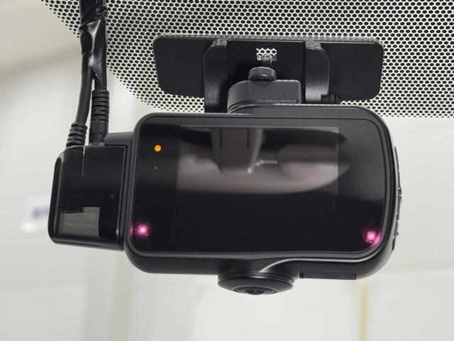 カローラツーリング ハイブリッド　Ｓ　インテリジェントクリアランスソナー　ドラレコ付き　Ｒカメラ　ＡＡＣ　ＬＥＤライト　メディアプレイヤー接続　横滑防止装置　整備記録簿　クルコン　ＥＴＣ車載器　ナビ＆ＴＶ　キーフリーシステム　スマートキー（9枚目）