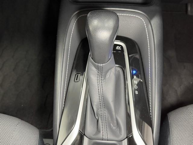 カローラツーリング ハイブリッド　Ｓ　インテリジェントクリアランスソナー　ドラレコ付き　Ｒカメラ　ＡＡＣ　ＬＥＤライト　メディアプレイヤー接続　横滑防止装置　整備記録簿　クルコン　ＥＴＣ車載器　ナビ＆ＴＶ　キーフリーシステム　スマートキー（11枚目）