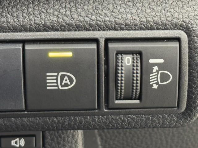 カローラツーリング ハイブリッド　Ｓ　インテリジェントクリアランスソナー　ドラレコ付き　Ｒカメラ　ＡＡＣ　ＬＥＤライト　メディアプレイヤー接続　横滑防止装置　整備記録簿　クルコン　ＥＴＣ車載器　ナビ＆ＴＶ　キーフリーシステム　スマートキー（13枚目）