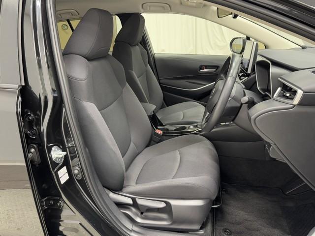 カローラツーリング ハイブリッド　Ｓ　インテリジェントクリアランスソナー　ドラレコ付き　Ｒカメラ　ＡＡＣ　ＬＥＤライト　メディアプレイヤー接続　横滑防止装置　整備記録簿　クルコン　ＥＴＣ車載器　ナビ＆ＴＶ　キーフリーシステム　スマートキー（14枚目）