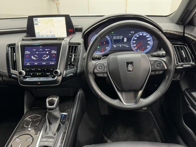 クラウンハイブリッド Ｇ－エグゼクティブ　バックＣ　整備記録簿　ナビＴＶ　地デジフルセグ　Ｐシート　１００Ｖ　ＬＥＤヘッドライト　クルコン　パワステ　エアコン　アルミ　盗難防止装置　横滑防止装置　ＡＵＸ　エアバッグ　ＥＴＣ　メモリーナビ（4枚目）