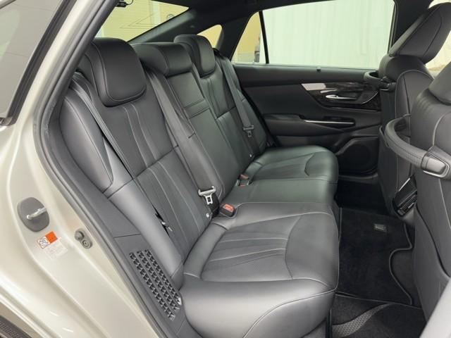 クラウンハイブリッド Ｇ－エグゼクティブ　バックＣ　整備記録簿　ナビＴＶ　地デジフルセグ　Ｐシート　１００Ｖ　ＬＥＤヘッドライト　クルコン　パワステ　エアコン　アルミ　盗難防止装置　横滑防止装置　ＡＵＸ　エアバッグ　ＥＴＣ　メモリーナビ（17枚目）