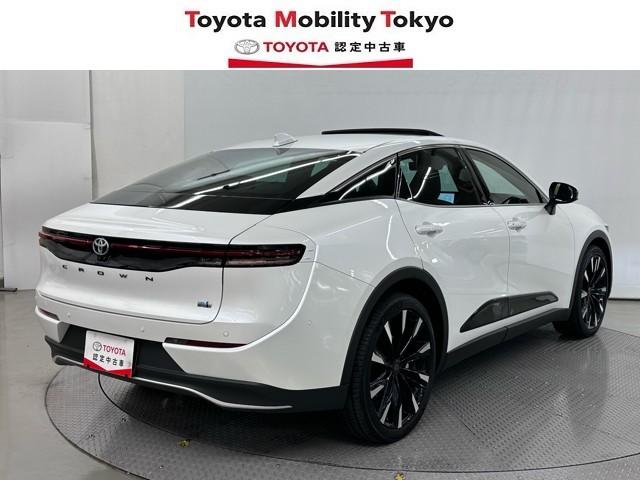 クラウンクロスオーバー ＲＳアドバンスド　衝突回避　サンル－フ　オートクルーズコントロール　横滑り防止　フルセグＴＶ　パワーシート　レザーシート　ＬＥＤ　アルミホイール　ＡＣ１００Ｖ　スマートキー　ナビ＆ＴＶ　ＡＢＳ　フルオートエアコン（2枚目）