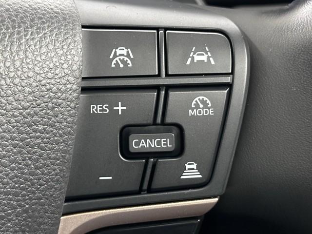 クラウンクロスオーバー ＲＳアドバンスド　衝突回避　サンル－フ　オートクルーズコントロール　横滑り防止　フルセグＴＶ　パワーシート　レザーシート　ＬＥＤ　アルミホイール　ＡＣ１００Ｖ　スマートキー　ナビ＆ＴＶ　ＡＢＳ　フルオートエアコン（12枚目）