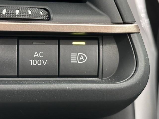 クラウンクロスオーバー ＲＳアドバンスド　衝突回避　サンル－フ　オートクルーズコントロール　横滑り防止　フルセグＴＶ　パワーシート　レザーシート　ＬＥＤ　アルミホイール　ＡＣ１００Ｖ　スマートキー　ナビ＆ＴＶ　ＡＢＳ　フルオートエアコン（13枚目）