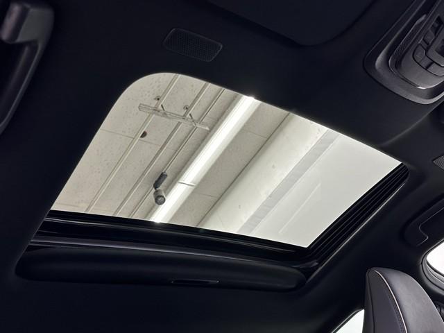 クラウンクロスオーバー ＲＳアドバンスド　衝突回避　サンル－フ　オートクルーズコントロール　横滑り防止　フルセグＴＶ　パワーシート　レザーシート　ＬＥＤ　アルミホイール　ＡＣ１００Ｖ　スマートキー　ナビ＆ＴＶ　ＡＢＳ　フルオートエアコン（14枚目）