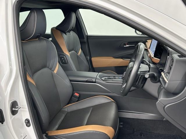 クラウンクロスオーバー ＲＳアドバンスド　衝突回避　サンル－フ　オートクルーズコントロール　横滑り防止　フルセグＴＶ　パワーシート　レザーシート　ＬＥＤ　アルミホイール　ＡＣ１００Ｖ　スマートキー　ナビ＆ＴＶ　ＡＢＳ　フルオートエアコン（16枚目）