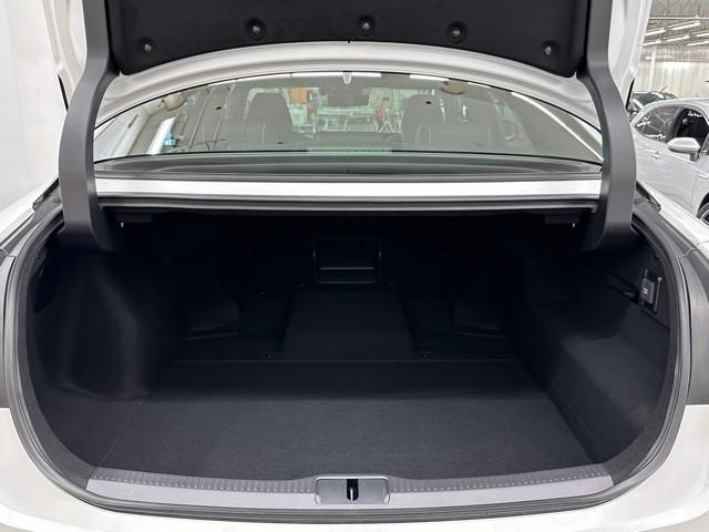 クラウンクロスオーバー ＲＳアドバンスド　衝突回避　サンル－フ　オートクルーズコントロール　横滑り防止　フルセグＴＶ　パワーシート　レザーシート　ＬＥＤ　アルミホイール　ＡＣ１００Ｖ　スマートキー　ナビ＆ＴＶ　ＡＢＳ　フルオートエアコン（18枚目）