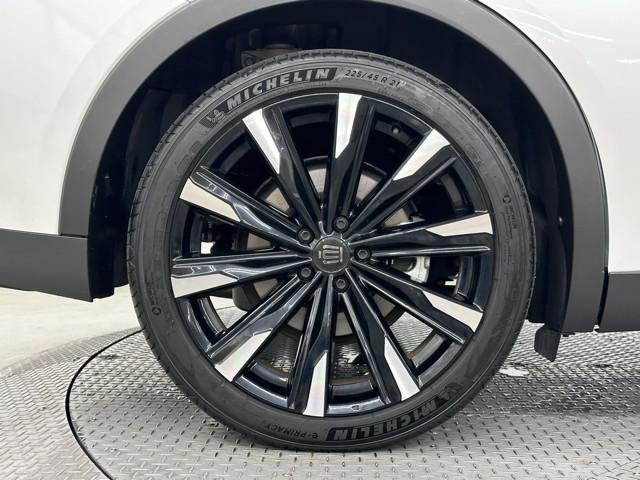 クラウンクロスオーバー ＲＳアドバンスド　衝突回避　サンル－フ　オートクルーズコントロール　横滑り防止　フルセグＴＶ　パワーシート　レザーシート　ＬＥＤ　アルミホイール　ＡＣ１００Ｖ　スマートキー　ナビ＆ＴＶ　ＡＢＳ　フルオートエアコン（19枚目）