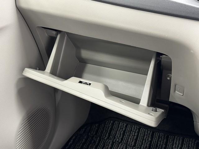 ピクシスエポック Ｘ　ＳＡ　誤発進抑制機能　ワンセグテレビ　ＡＵＸ　Ａストップ　ＰＷ　リモコンキー　ナビＴＶ　ＡＢＳ付き　横滑り防止　アルミ　メモリーナビ　エアバッグ　パワーステアリング　エアコン　助手席エアバッグ（9枚目）